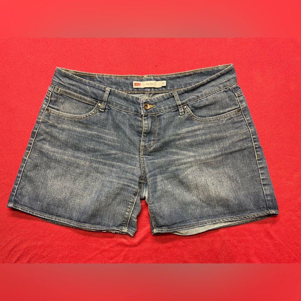 Levi’s midi denim short